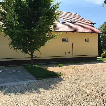 Venusz Ueduelocentrum *